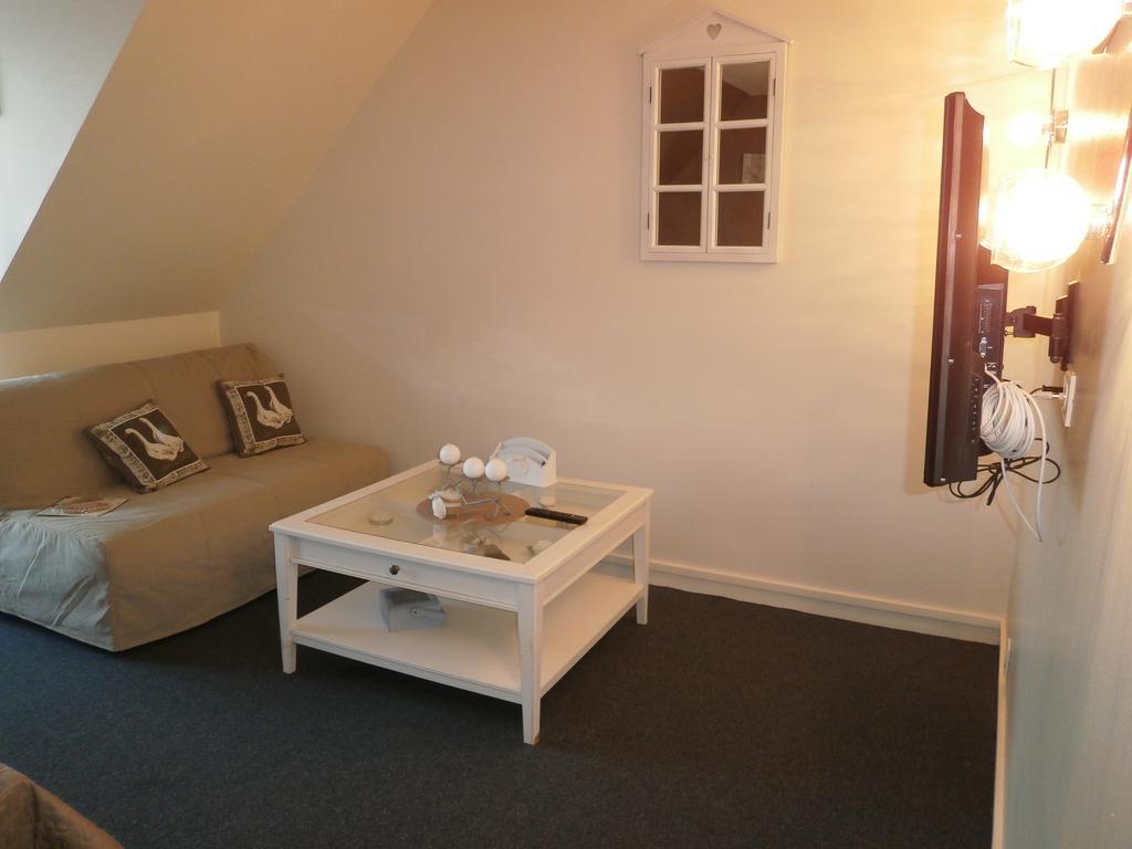 Escapade Au Coeur De Honfleur Avec Parking Prive Et Vue Panoramique Apartment Room photo