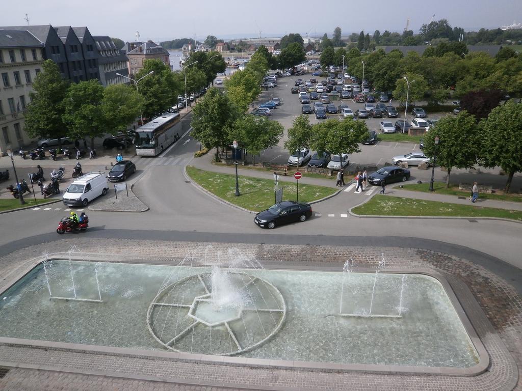 Escapade Au Coeur De Honfleur Avec Parking Prive Et Vue Panoramique Apartment Room photo